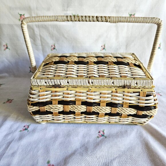 Vintage Woven Sewing Basket - Picture 4 of 12